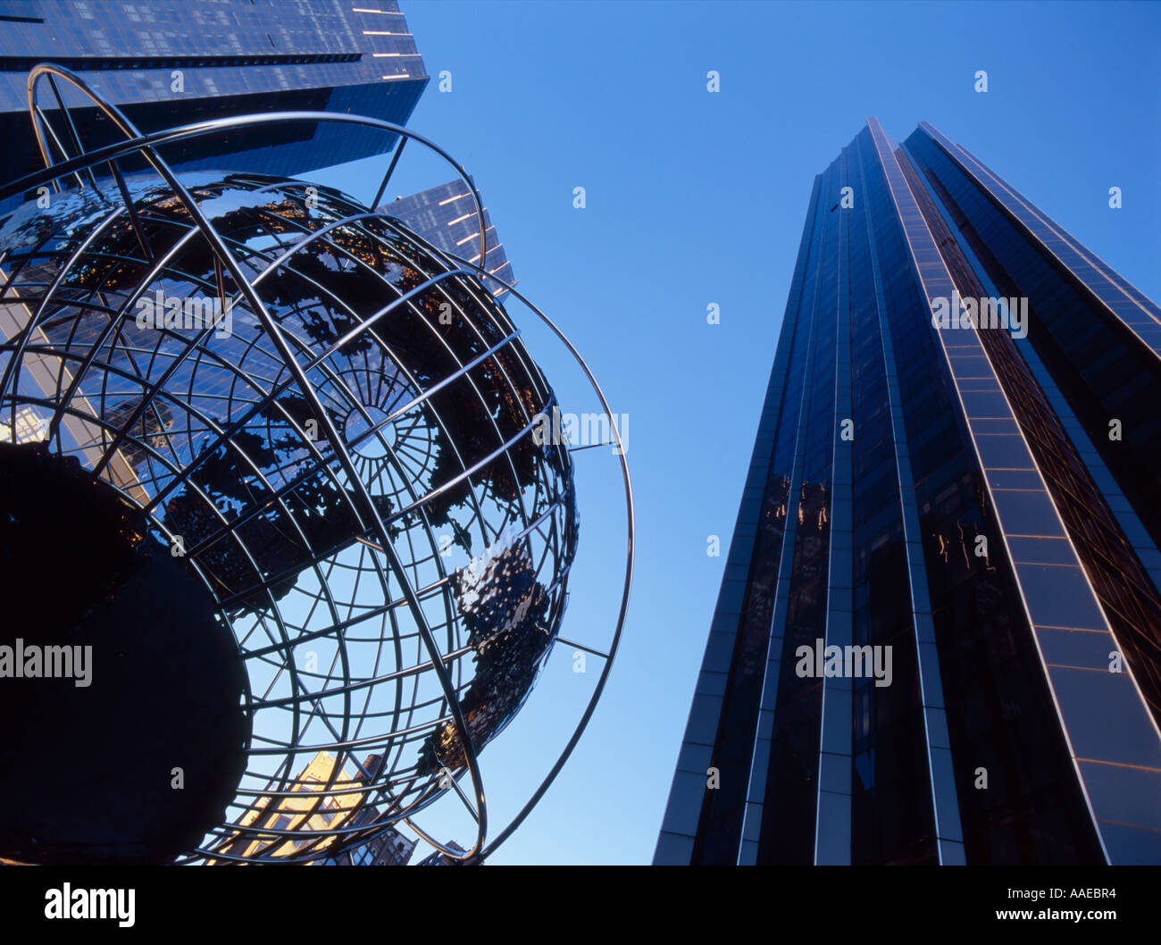 Il globo Brandell e Trump hotel Columbus Circle, New York, Stati Uniti d'America Foto Stock