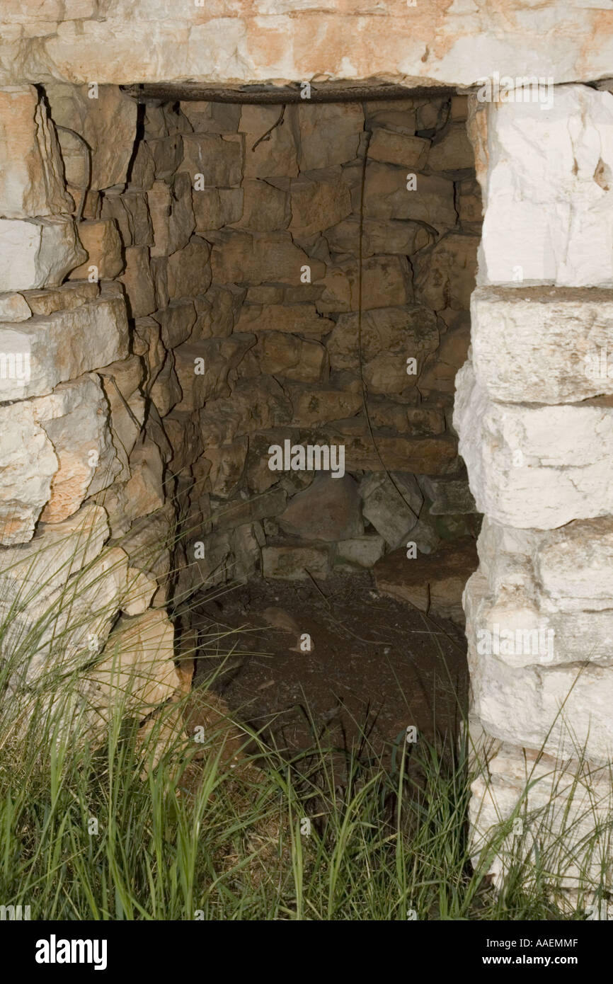 Piccolo kazun edificio in pietra in Istria Croazia, Europa - ingresso stretto Foto Stock