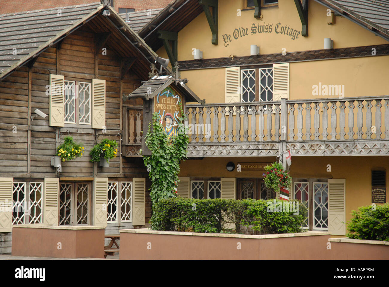 Ye Olde Swiss Cottage pub e ristorante London Inghilterra England Foto Stock