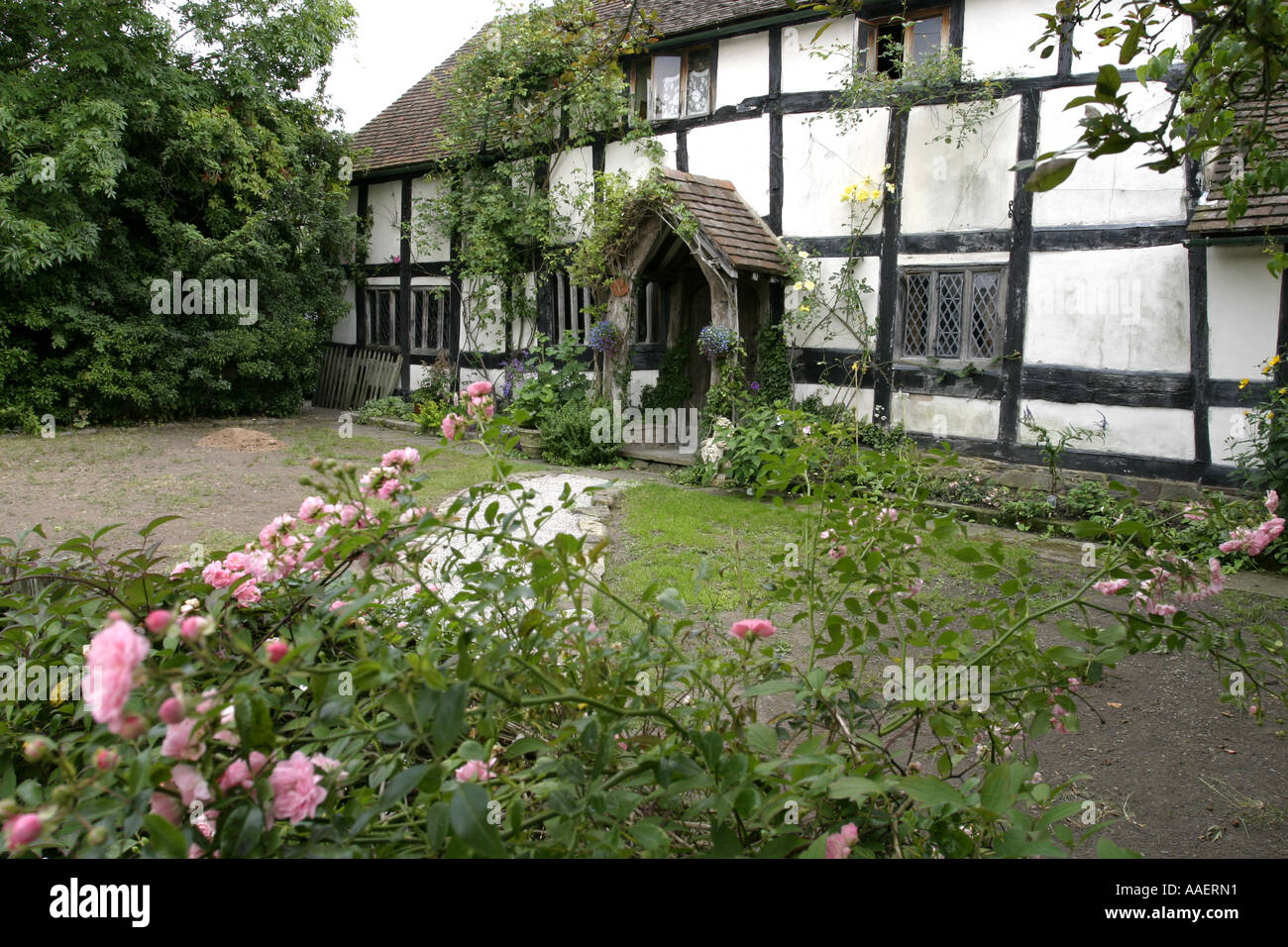 Casa di paglia nel villaggio di Eardisland sul fiume freccia Herefordshire UK Foto Stock