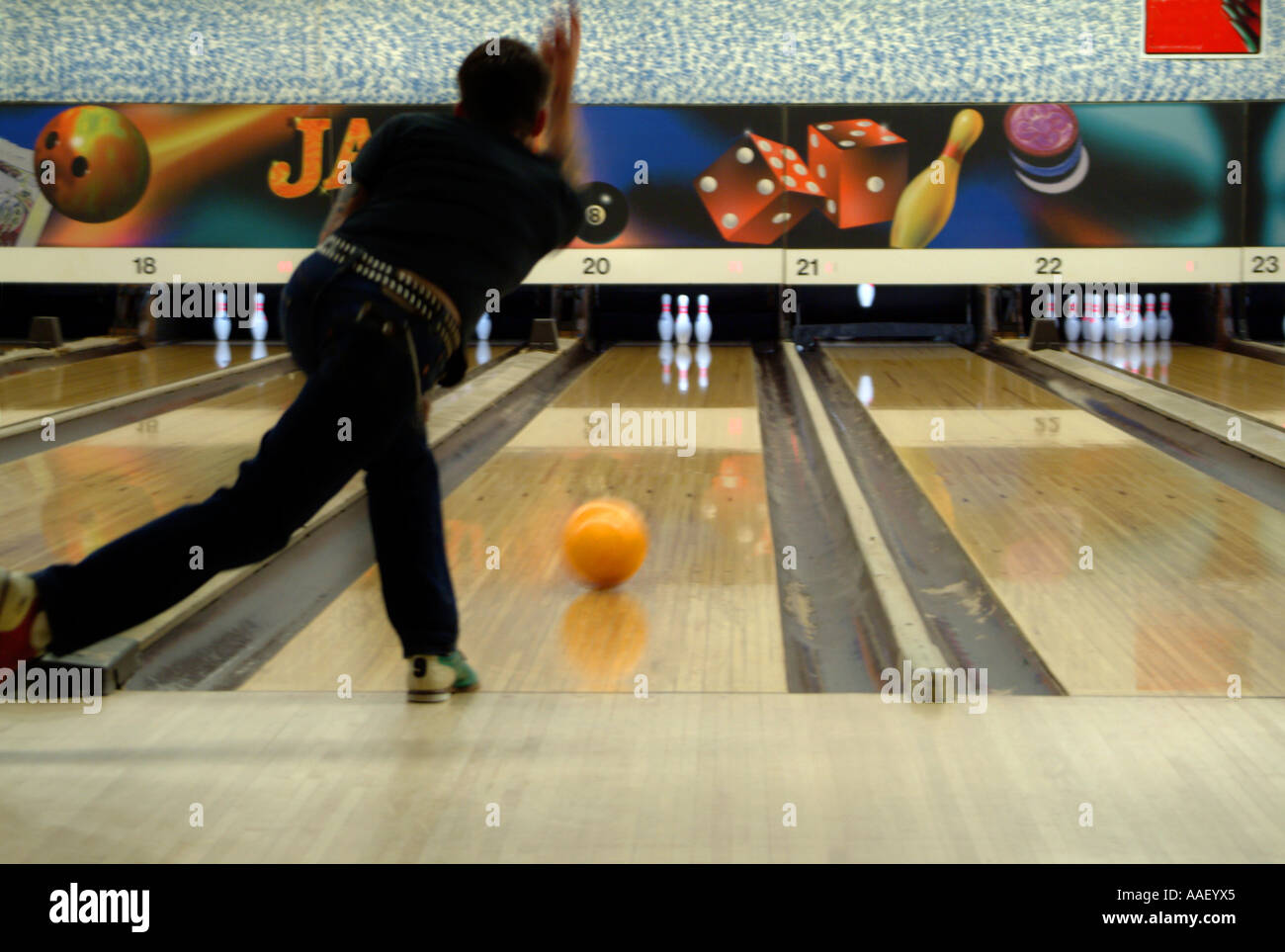 La perfetta illustrazione di bowling, bella sfera arancione Foto Stock