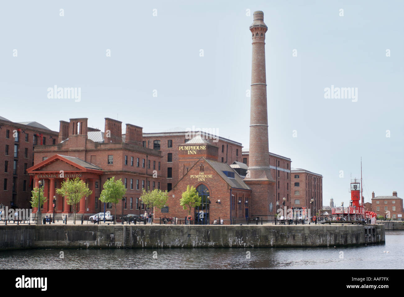 Albert Docks, casa della pompa e Granada Studios, Liverpool Foto Stock