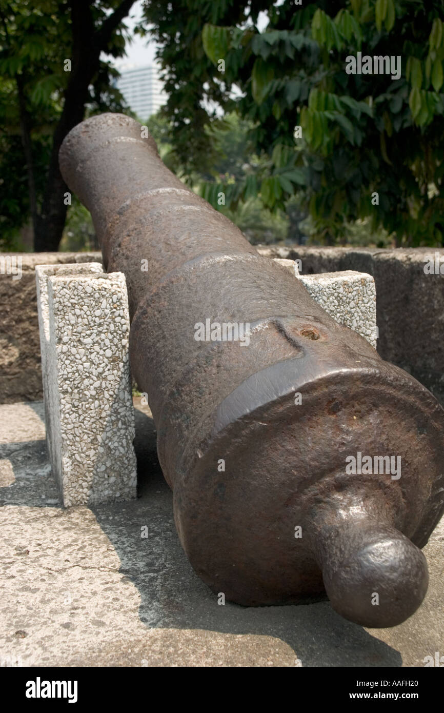 Il vecchio cannone in Fort Santiago nella vecchia città murata Intramuros nel cuore di Manila Foto Stock