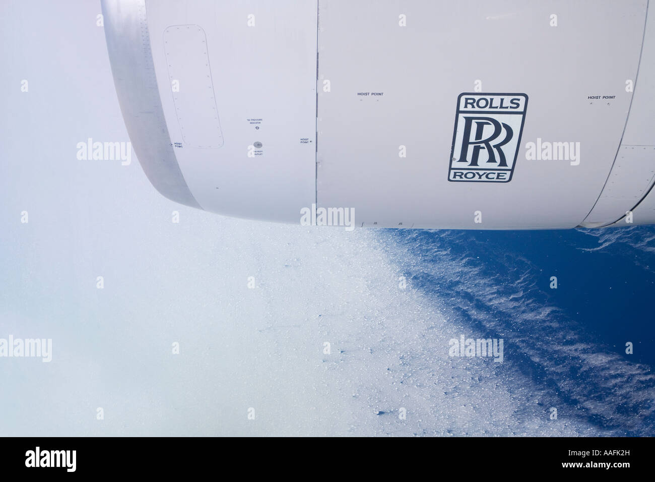 Rolls Royce aero engine sul volo transatlantico jet passeggero aereo aereo aereo con mare neve e congelati pack sopra ghiaccio Foto Stock