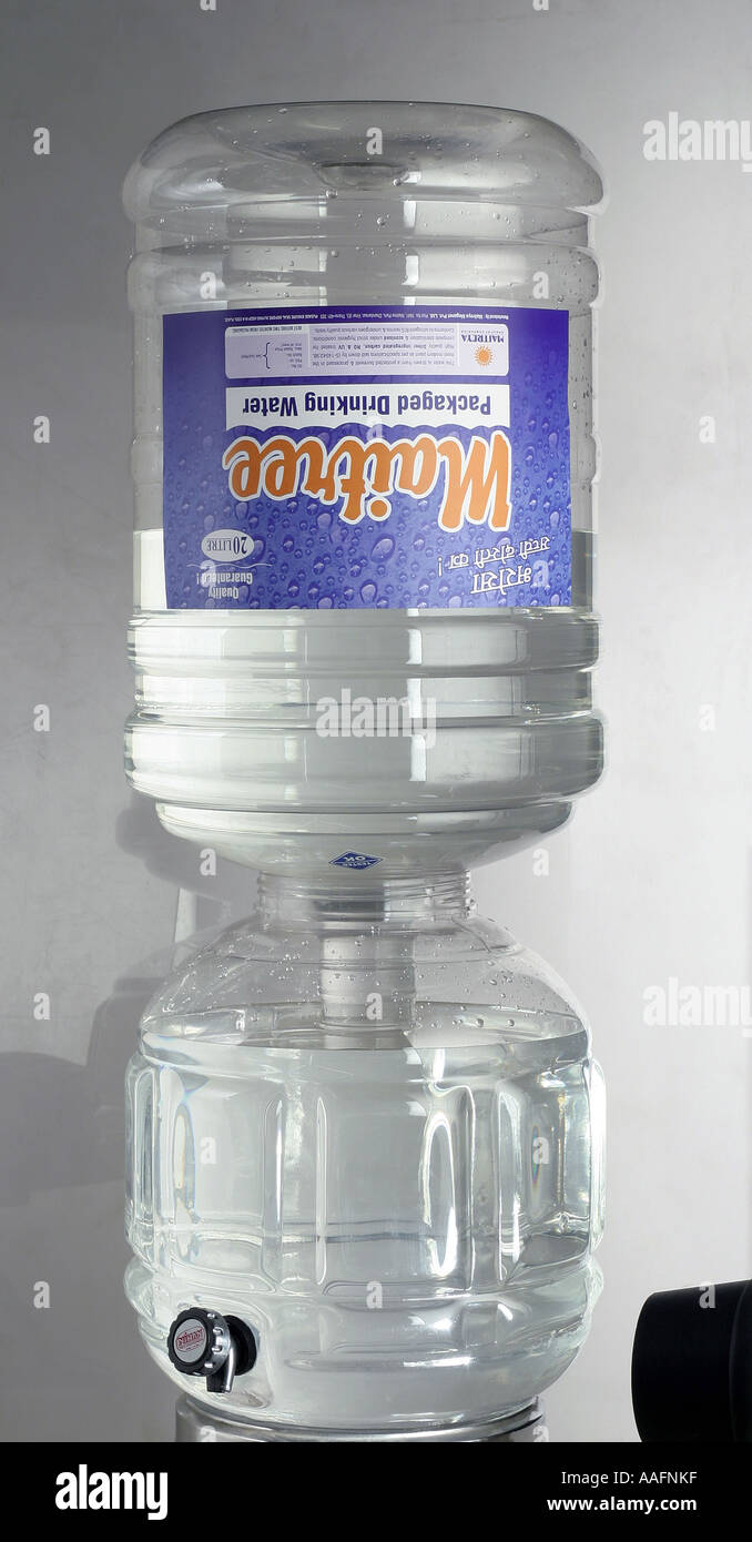 Acqua distillata pulita acqua potabile pura fontana Jar Foto Stock