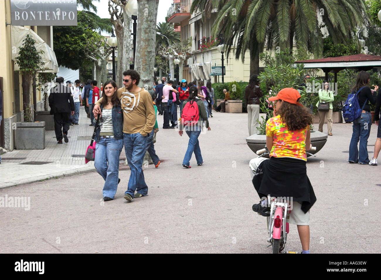 Streetscene di Capo d'Orlando Sicilia settentrionale Foto Stock