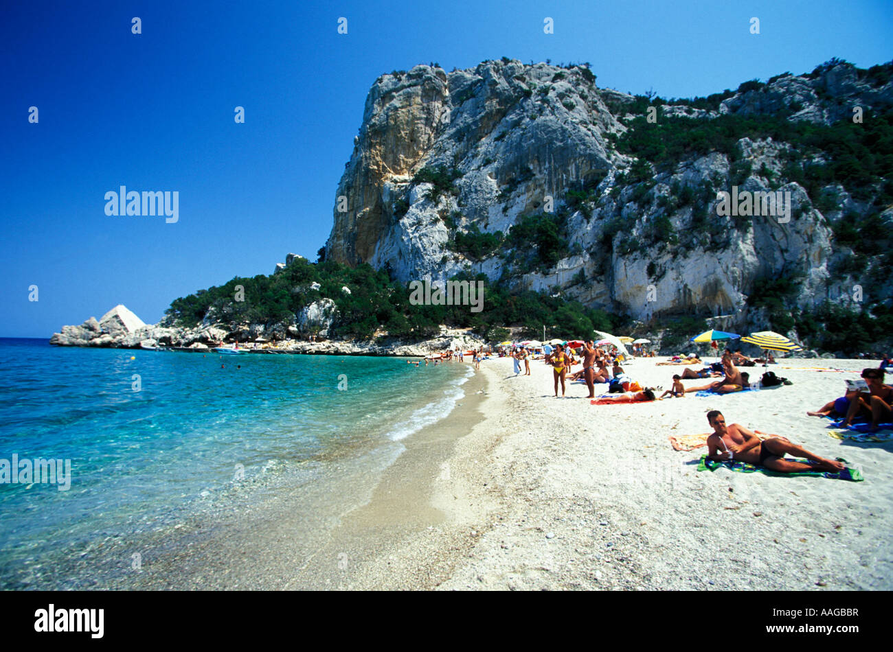 Le Persone In Un Momento Di Relax A Spiaggia Cala Di Luna