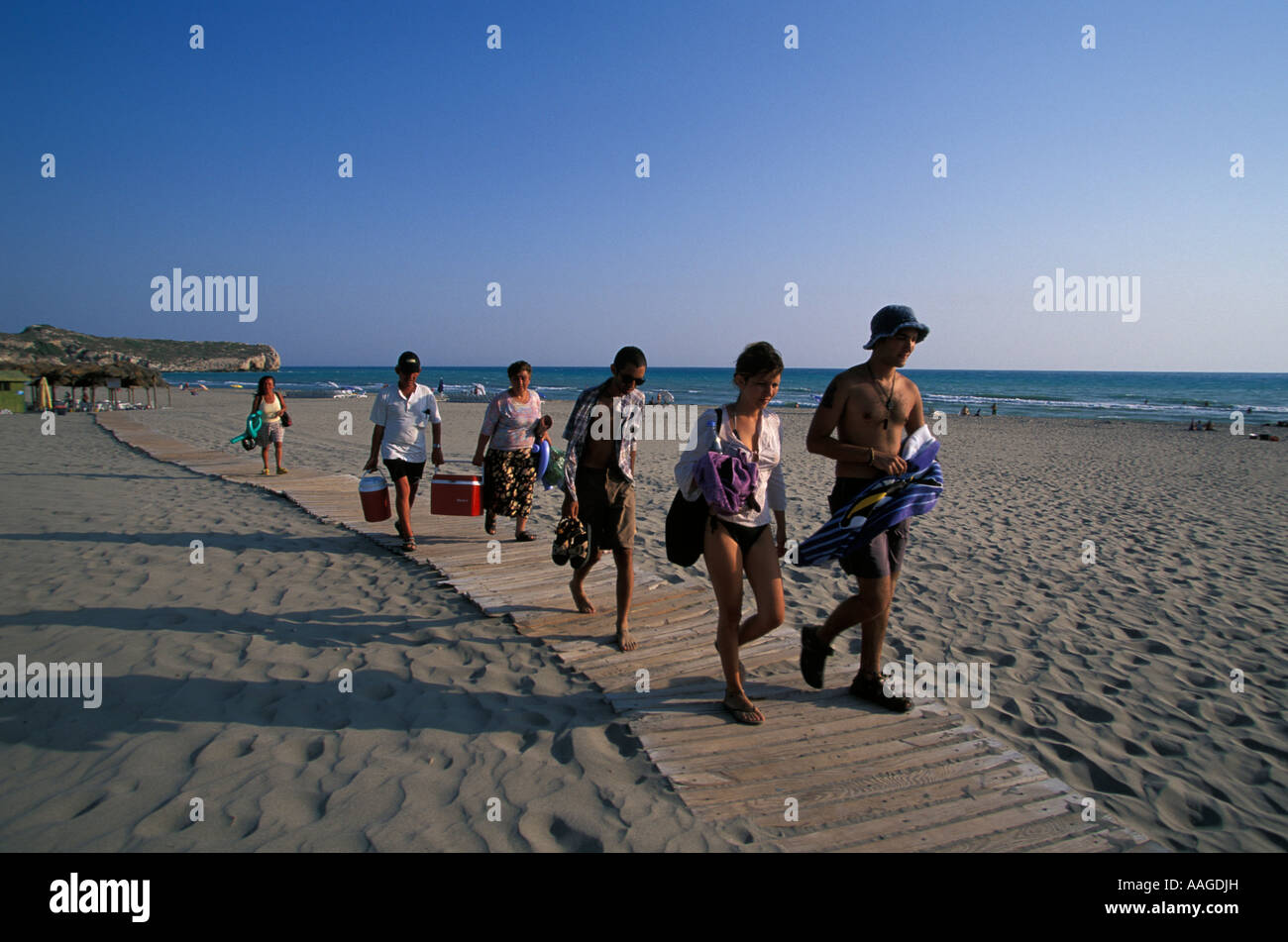 La gente camminare sulla spiaggia di Patara Antalya Lycian Coast Turchia Foto Stock