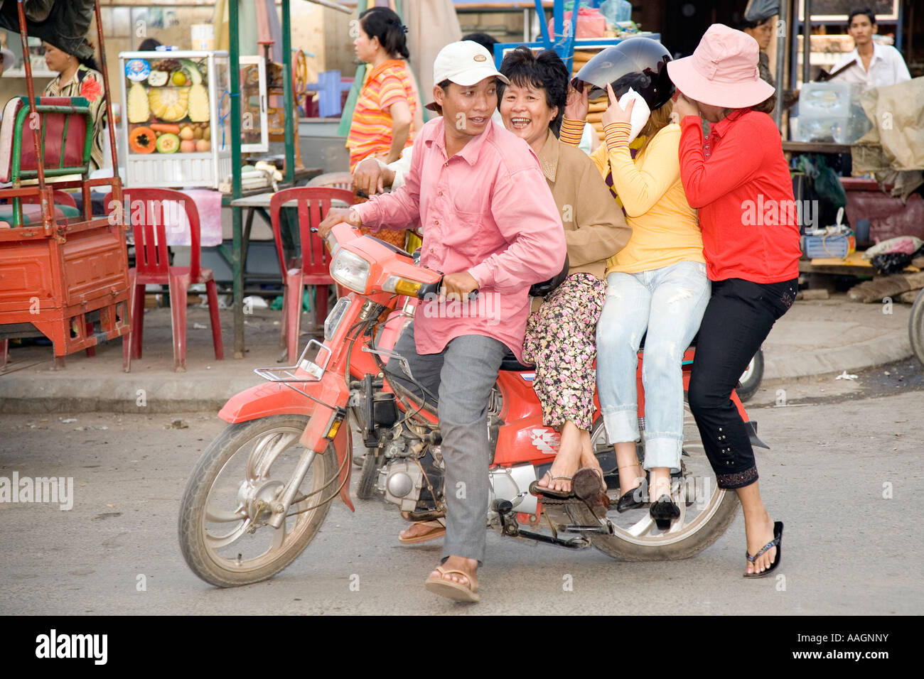 Motociclo Phnom Penh Cambogia Foto Stock