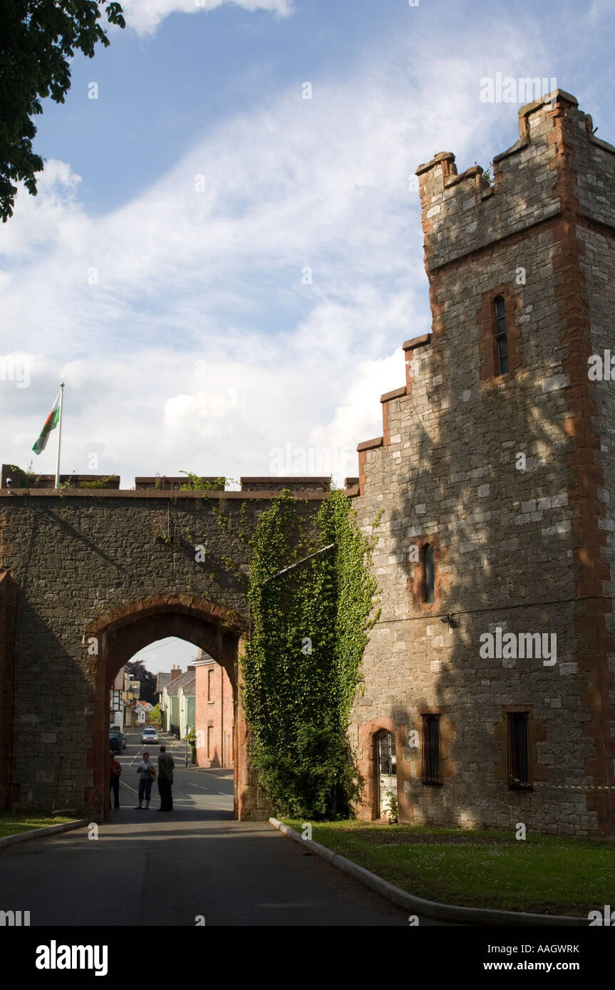 L'ingresso principale gateway nella Ruthun Ruthin Castle Denbighshire north Wales UK Foto Stock