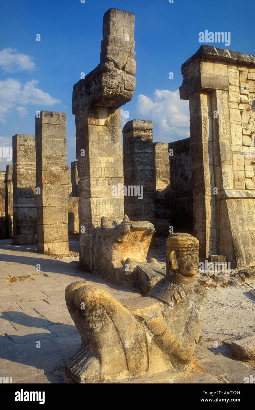 Yucatan Messico Chichen Itza Statua di Chacón Mool Tempio dei Guerrieri Foto Stock