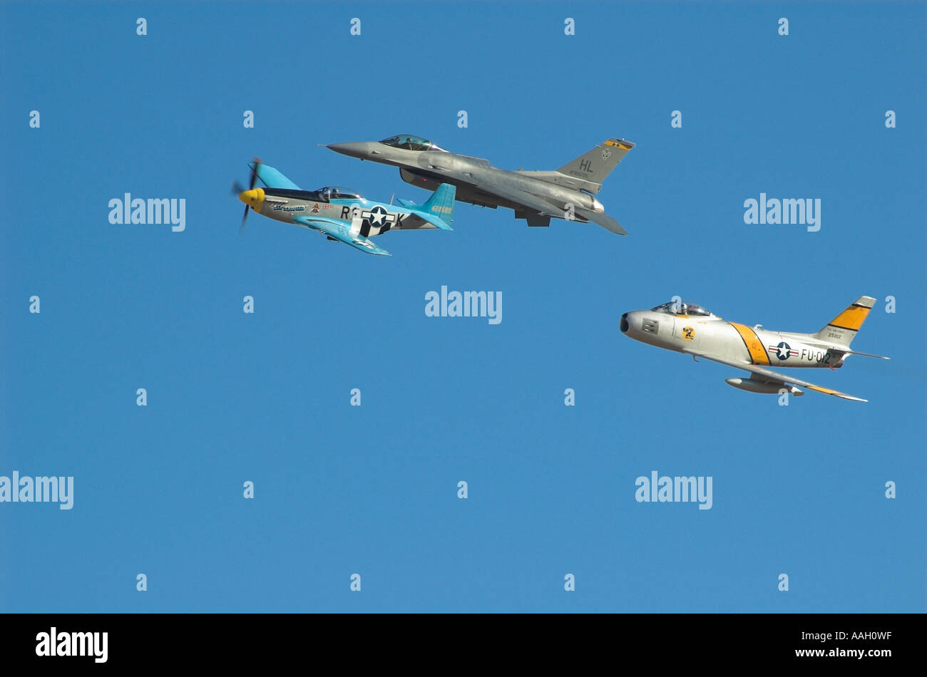 Volo storico mostra combattimenti aerei da guerra mondiale 2, la guerra di Corea e l'Epoca moderna Foto Stock