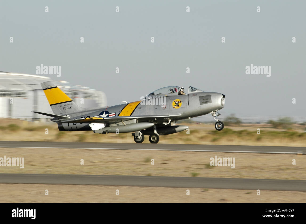 F-86 Sabre il sollevamento fuori pista Foto Stock