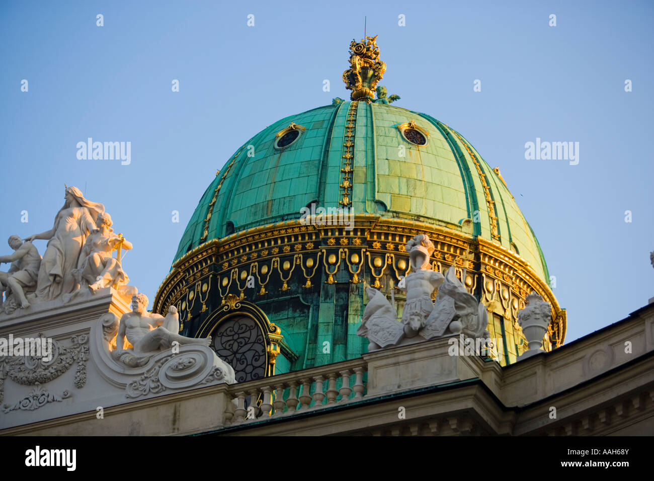 Cupola di Michaelertrakt Alte Hofburg Vienna Austria Foto Stock