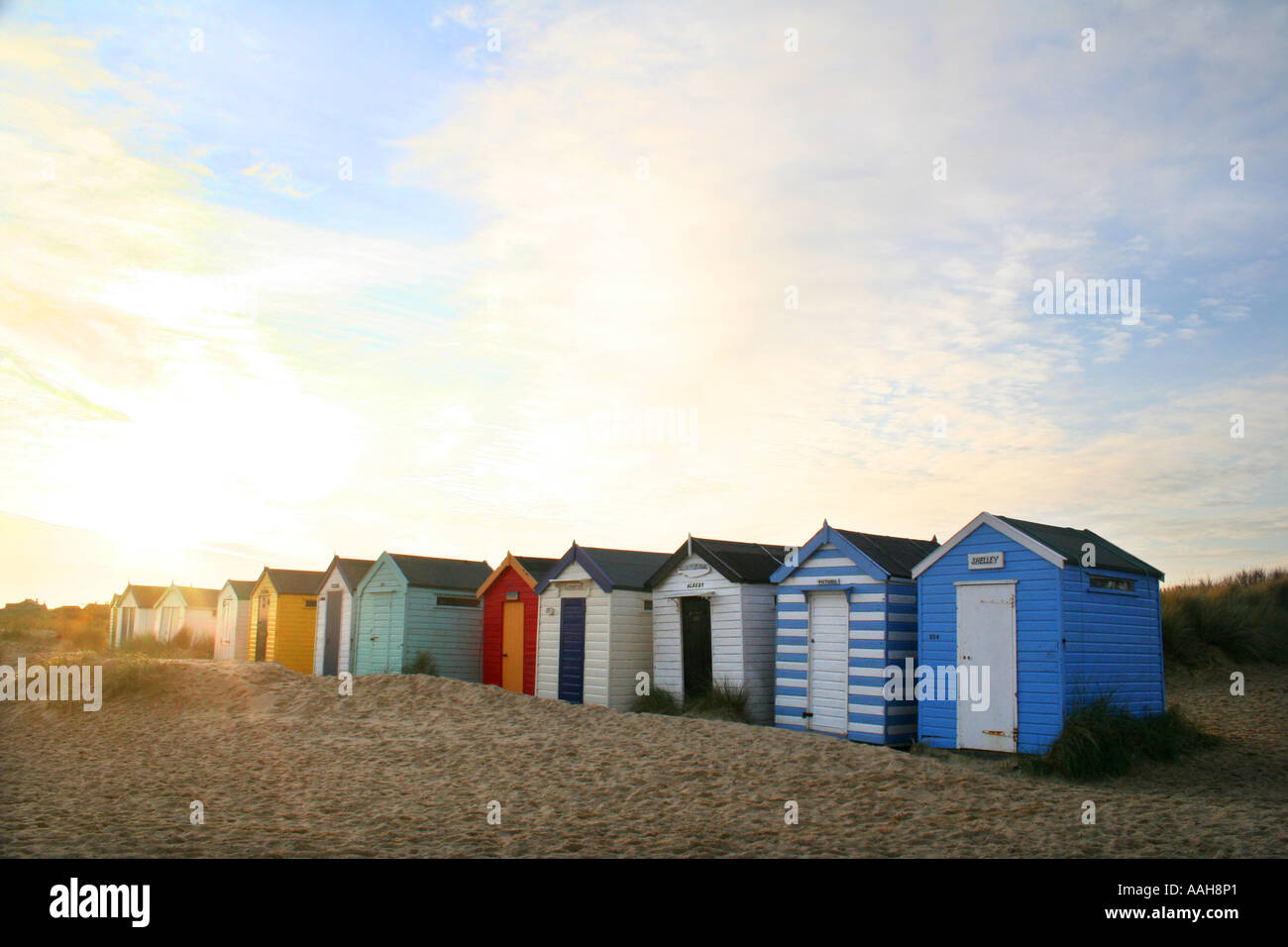 Pittoresca spiaggia di capanne sulla spiaggia a Southwold, Suffolk, Inghilterra Foto Stock