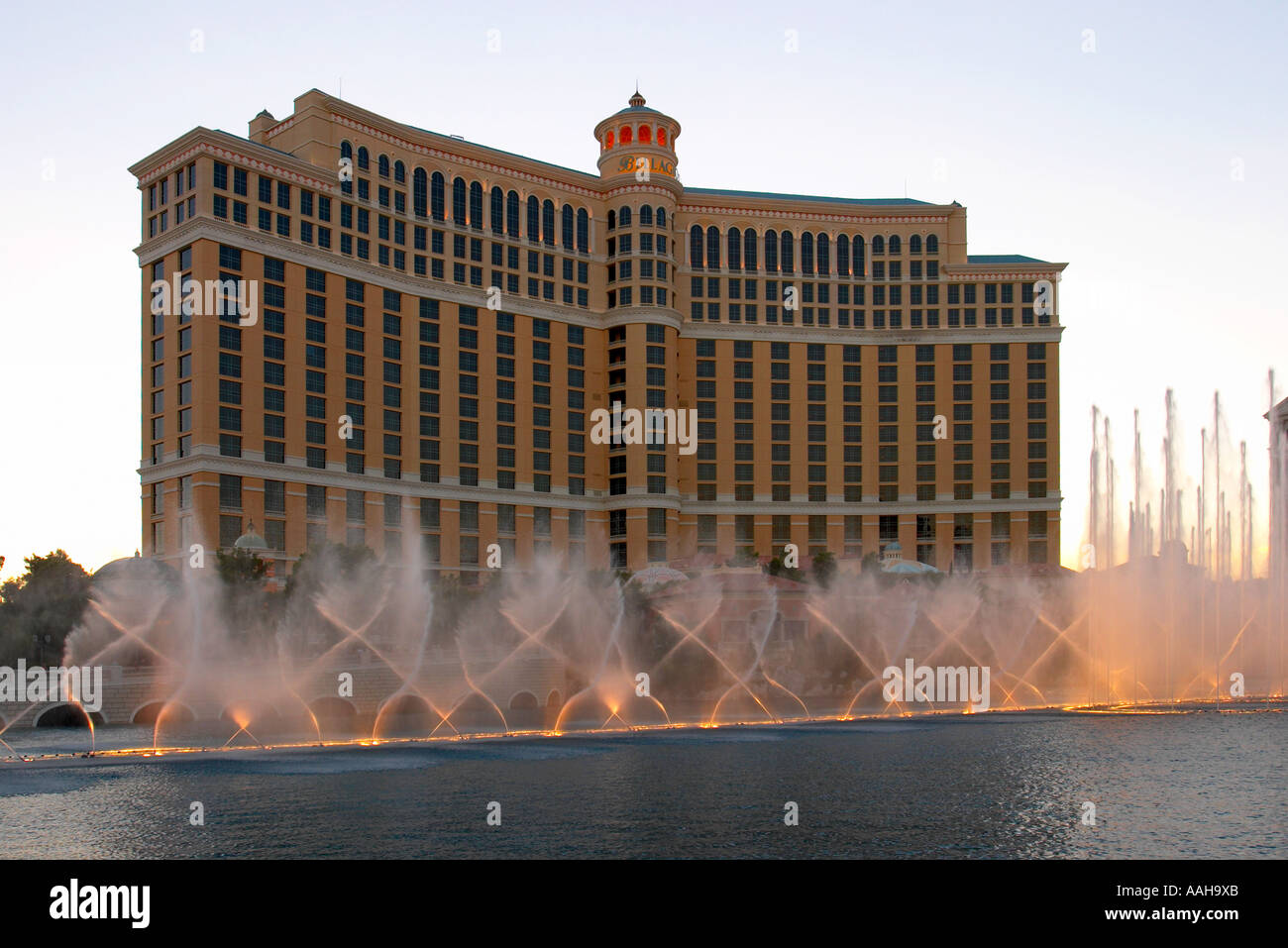 La fontana spettacolo di suoni e luci di Bellagio Hotel Las Vegas Nevada USA Foto Stock