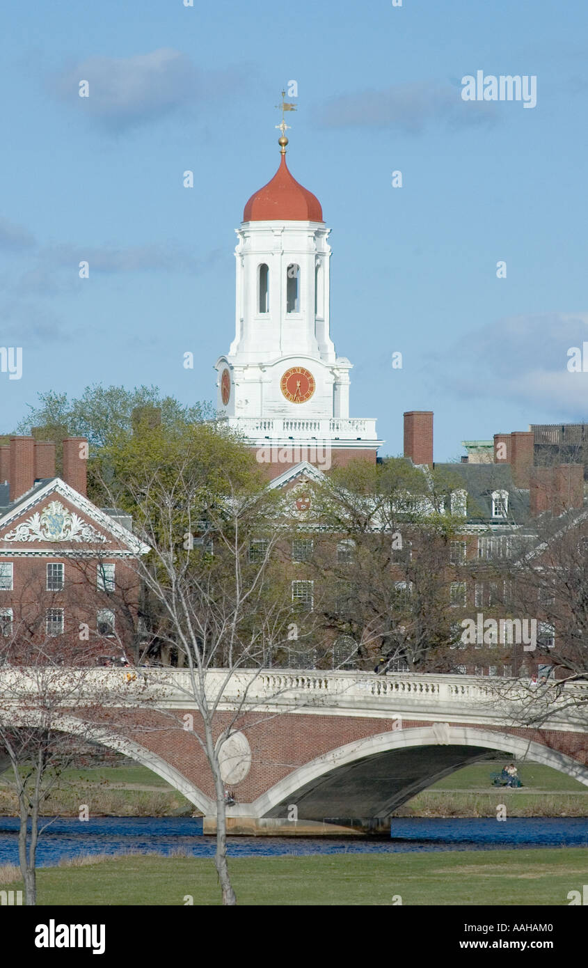 Uno dei tanti campanili presso la Harvard University di Cambridge, Massachusetts Foto Stock