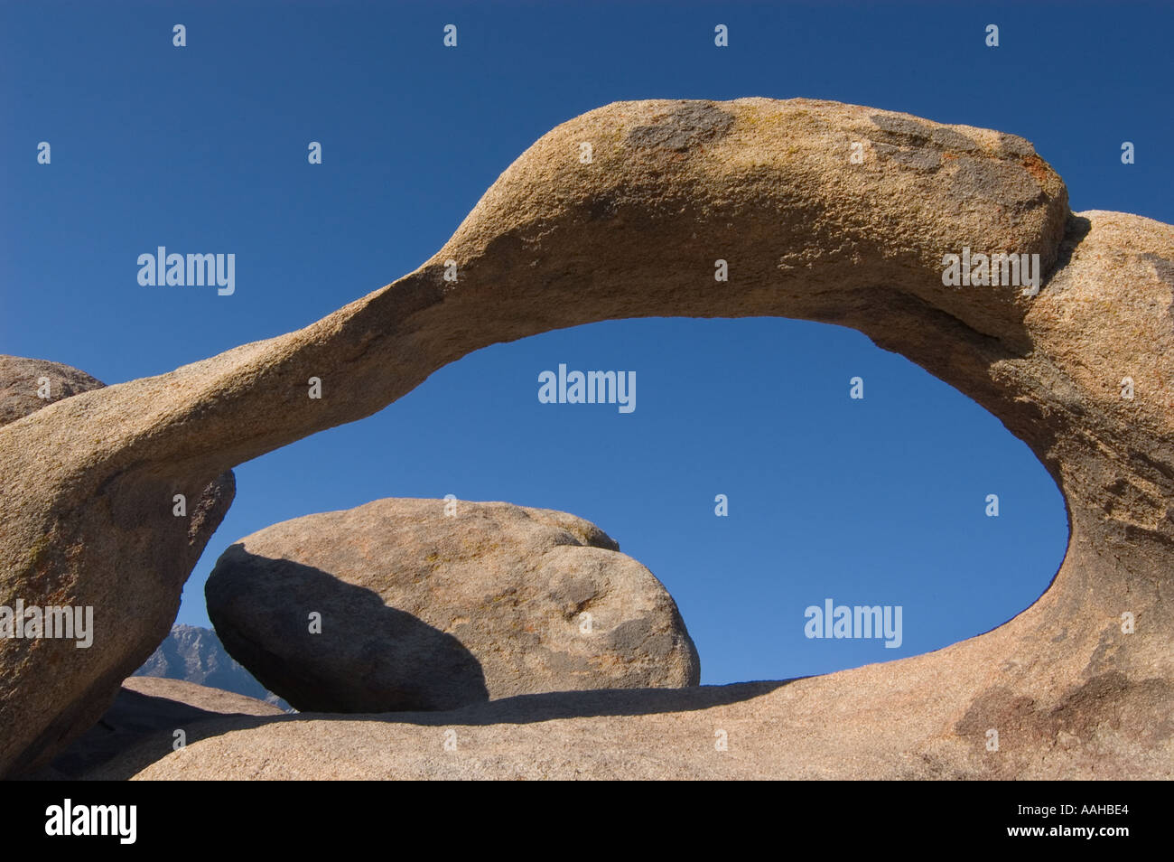 Arco in formazione di roccia in Alabama hills recreation area eastern sierra nevada california usa Foto Stock