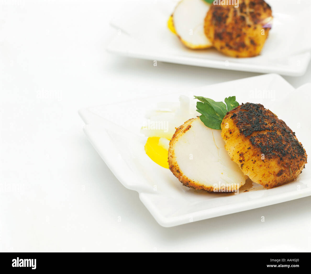 Scaloppina annerito con Dikon e giallo cimelio di pomodoro Foto Stock