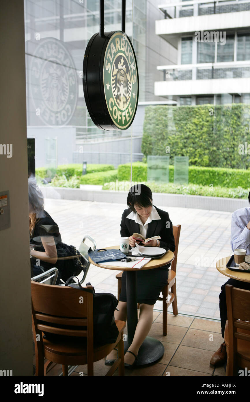 JPN Giappone Tokyo Starbucks Cafe in Shinjuku Foto Stock