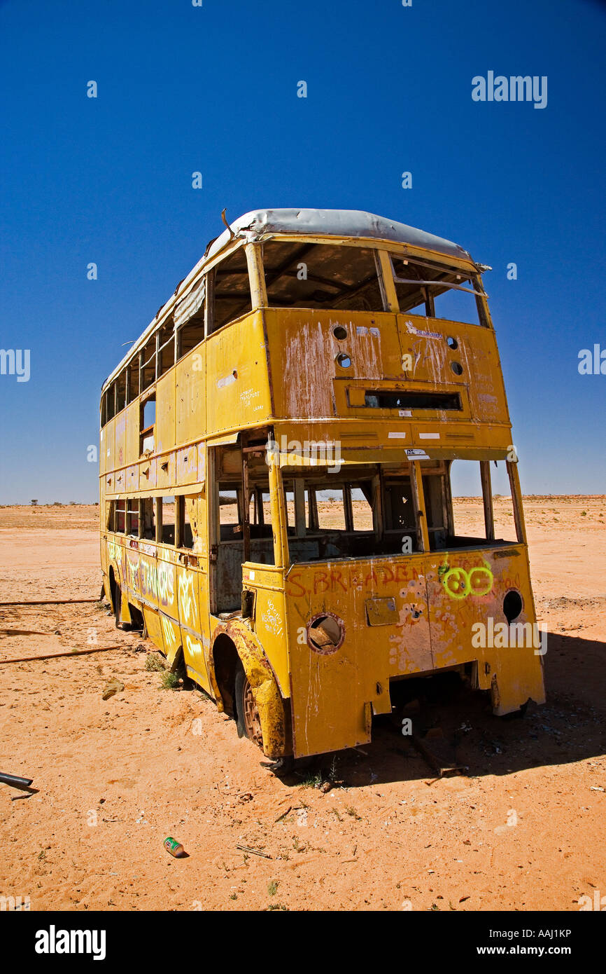 Derelitti Double Decker Bus angolo Camerons Strzelecki via strada Outback South Australia Australia Foto Stock