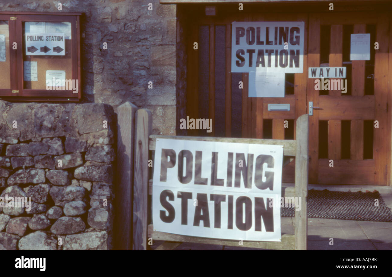 Rurale stazione di polling, Arncliffe, superiore Wharfedale, Yorkshire Dales National Park, North Yorkshire, Inghilterra, Regno Unito. Foto Stock