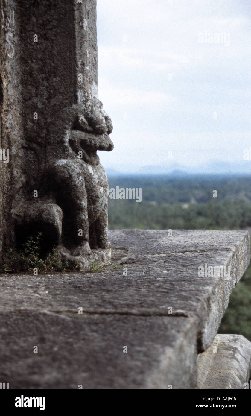 Protezione scolpito sul Yapahuwa rock fortezza nel nord dello Sri Lanka Foto Stock