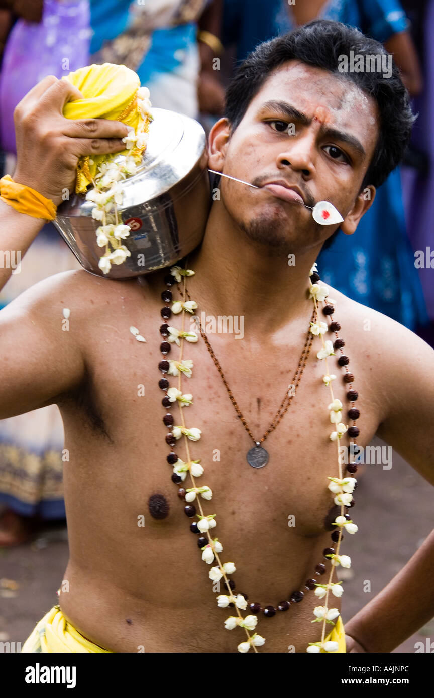 Il festival indù di Thaipusam celebrata presso le Grotte di Batu a Kuala Lumpur in Malesia Foto Stock