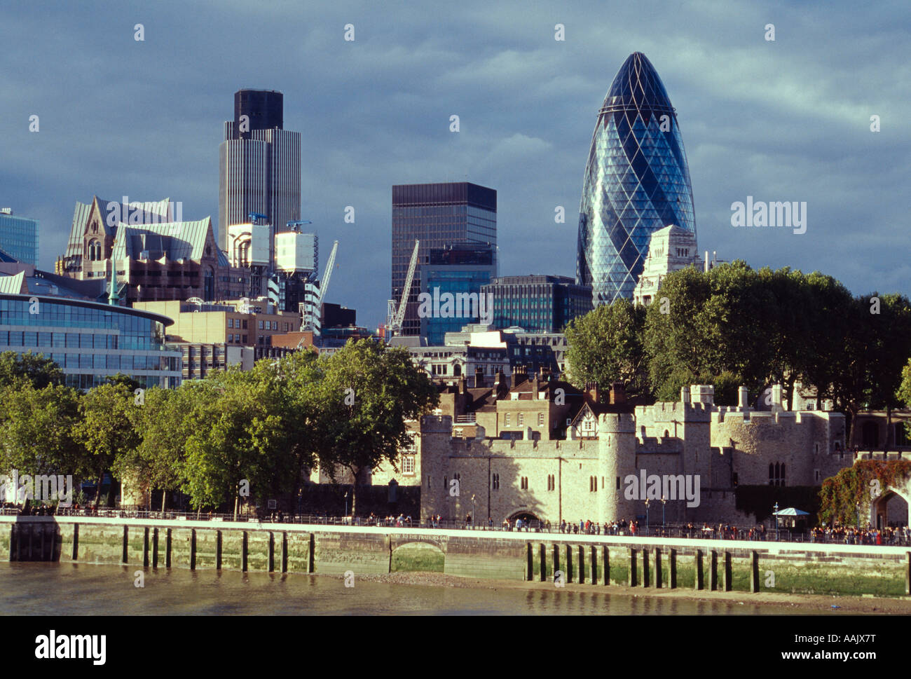 Cetriolino 30 St Mary Axe Nat West Tower of London city di Londra Inghilterra Regno unito Gb Foto Stock