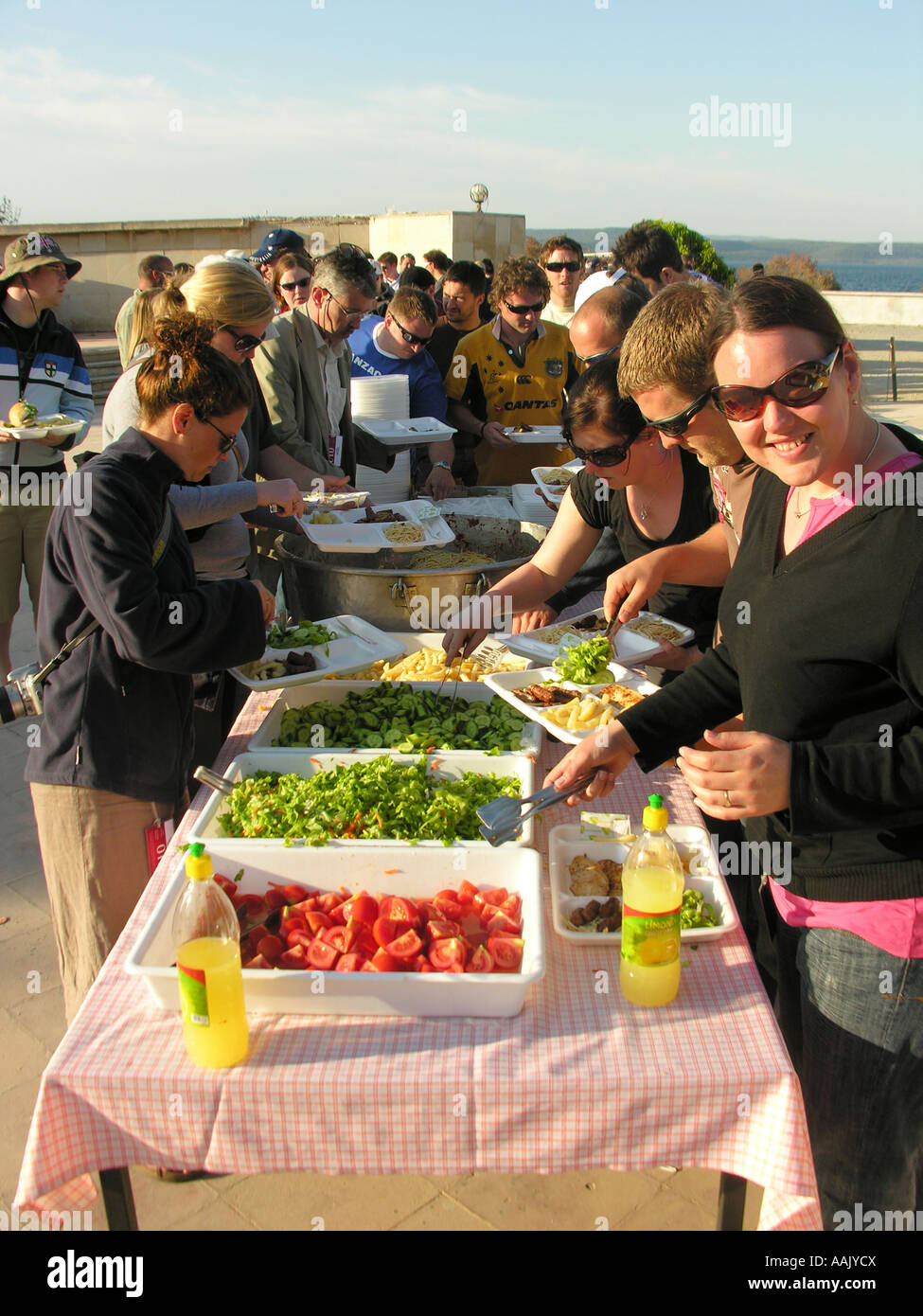 Anzac Day barbecue turco a Gallipoli Turchia Foto Stock