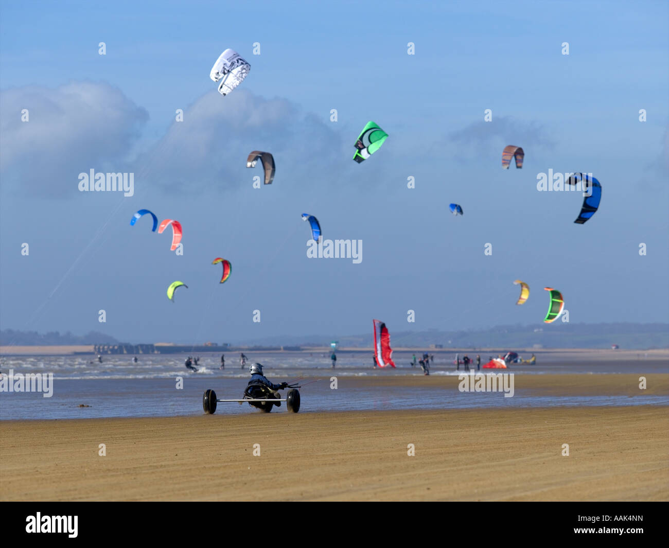 Gli sport estremi kite boarding & Buggy e barca a vela Foto Stock