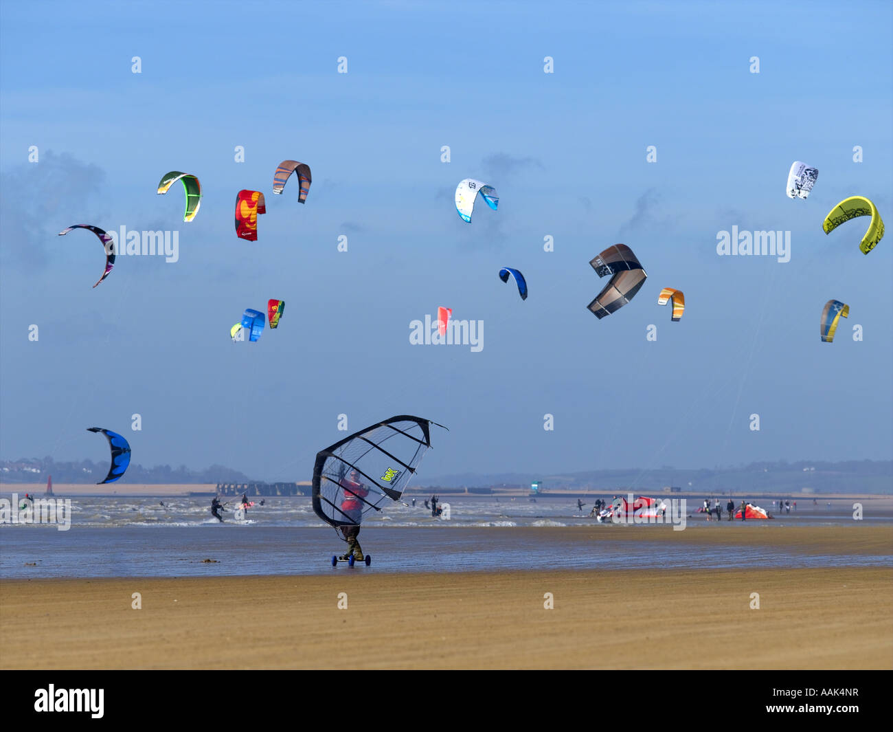 Gli sport estremi kite boarding & Buggy e barca a vela Foto Stock