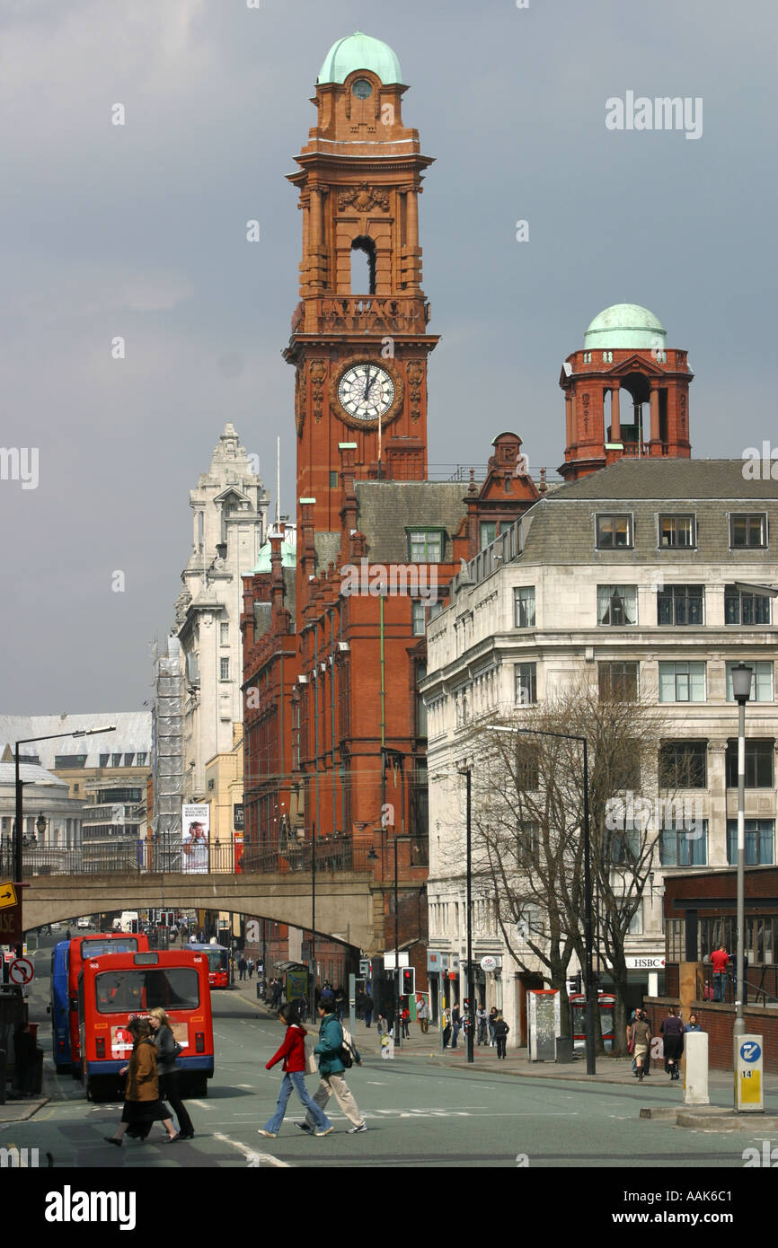 Guardando a nord di Oxford Street Manchester REGNO UNITO Foto Stock