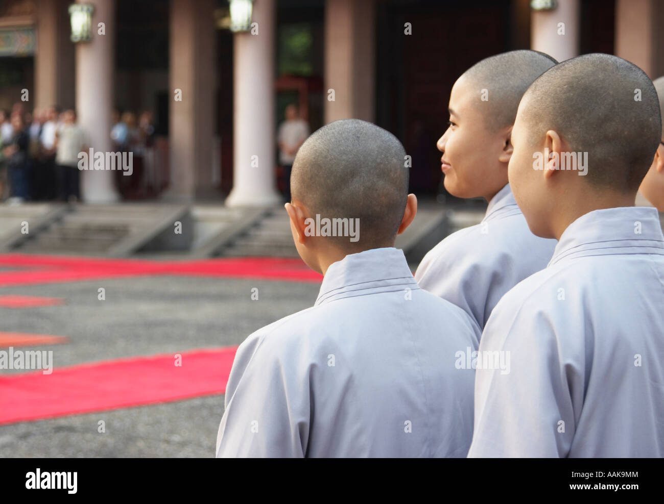 Le Suore Insegnanti di guardare la cerimonia della Giornata Foto Stock