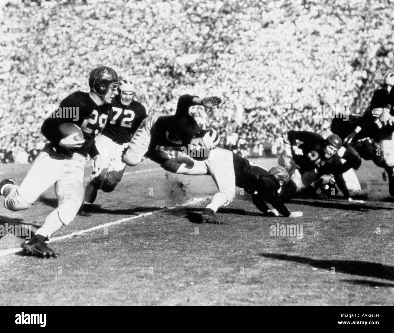 1930s 1940 calcio collegiale di scene di azione Foto Stock