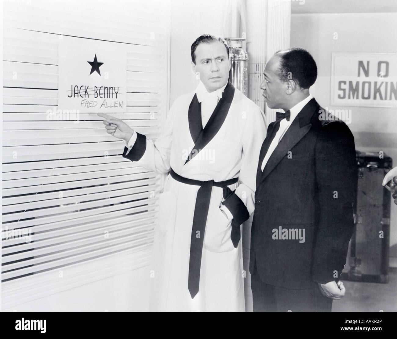 1940s JACK BENNY & EDDIE ROCHESTER ANDERSON IN SCENA DAL FILM DI AMORE VERSO IL PROSSIMO Foto Stock