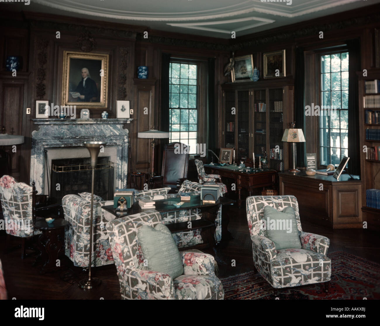 1930s 1940s interno della sala biblioteca con chintz sedie e divani davanti al caminetto FRANKLIN D ROOSEVELT HOME HYDE Foto Stock