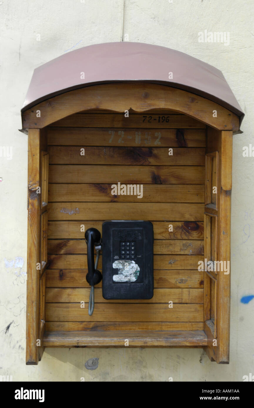 Lviv, vecchio telefono pubblico Foto Stock