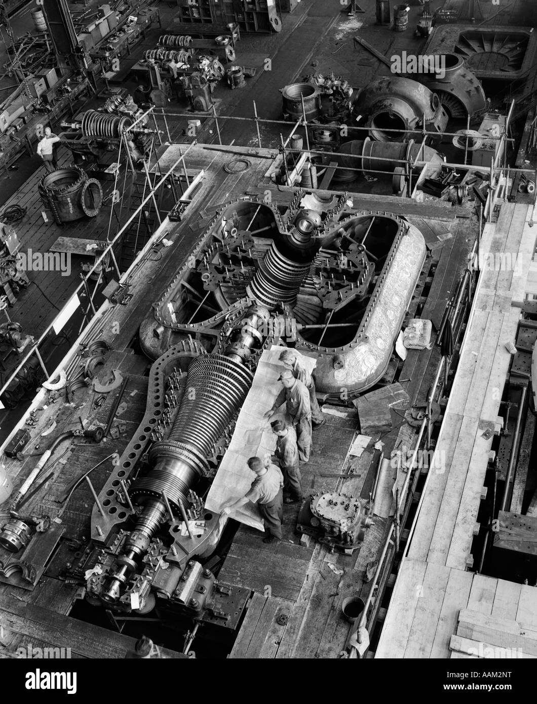 Degli anni Cinquanta Vista aerea della turbina elettrica Costruzione Foto Stock