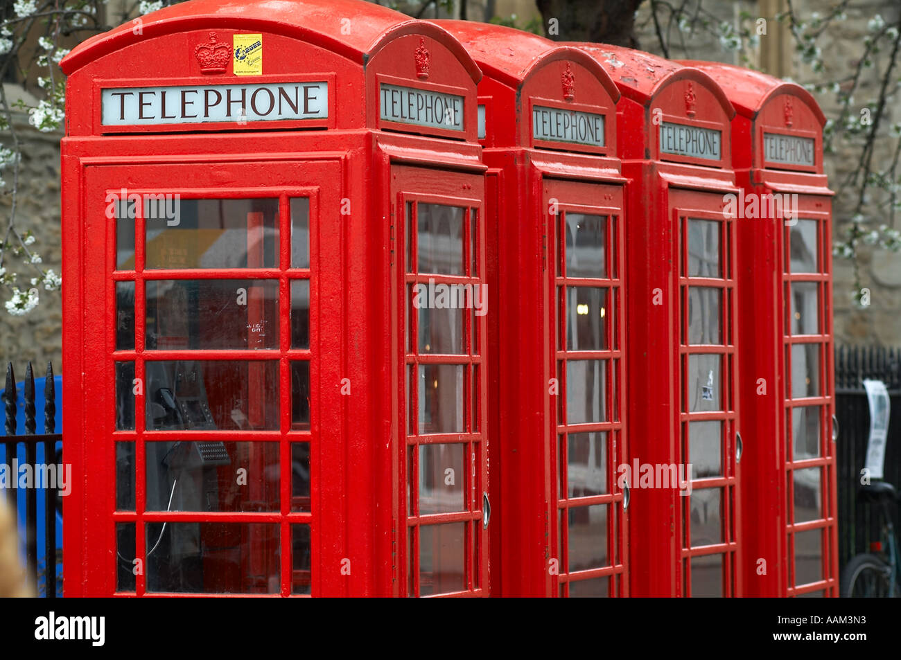 Rosso, telefono, box, chiamata, telefono, Inghilterra, tradizionale,  inglese, telefonata, chiamando, storico, British Telecom, Regno Unito Foto  stock - Alamy