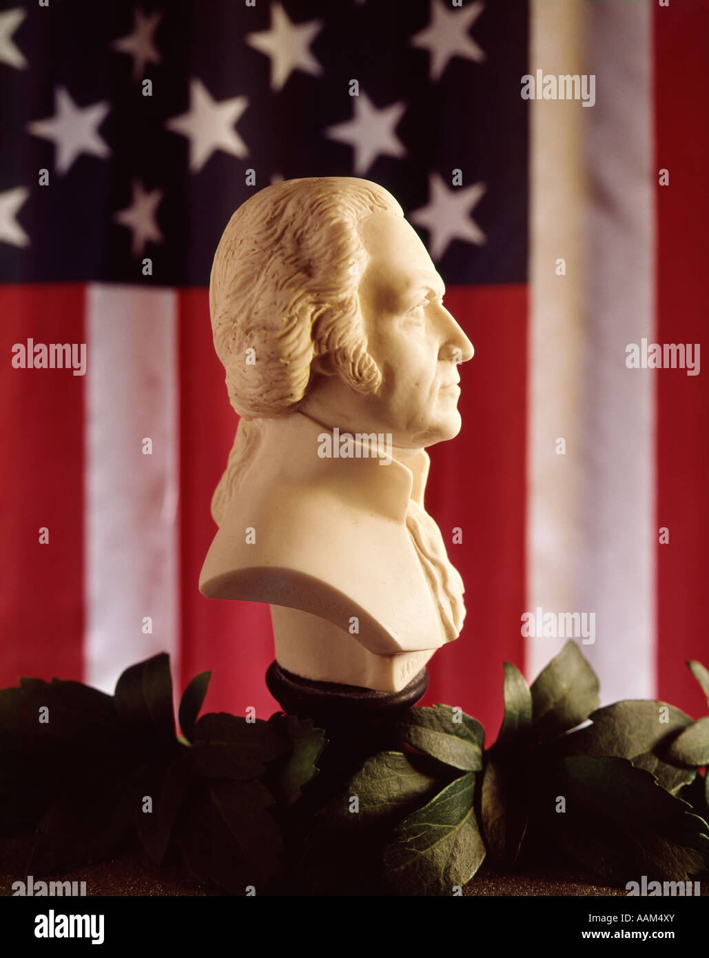 Busto di profilo George Washington presidente sfondo bandiera americana STATI UNITI STORIA Foto Stock