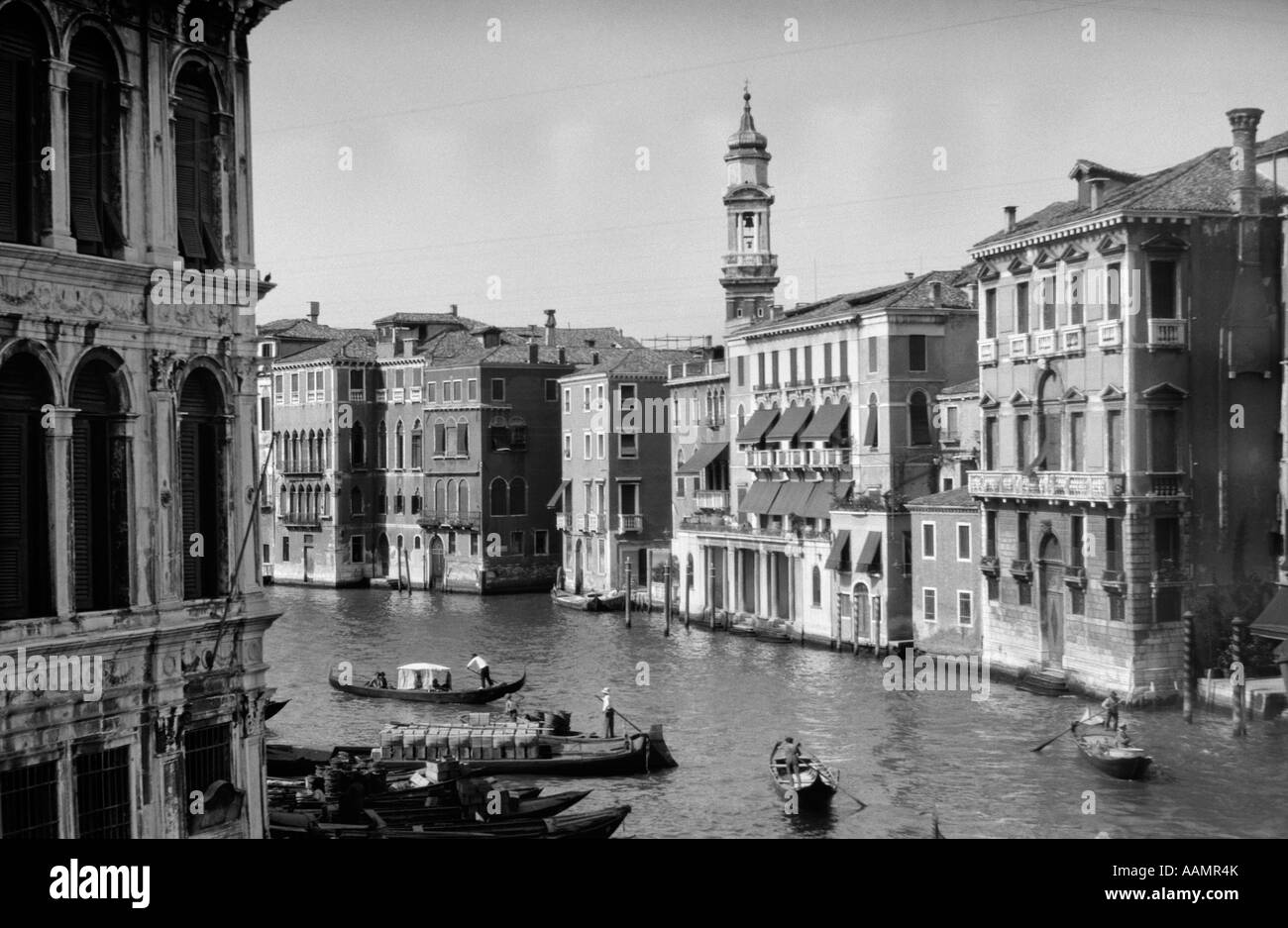 1920s 1930 CANAL GRANDE DAL PONTE DI RIALTO Venezia Italia Foto Stock
