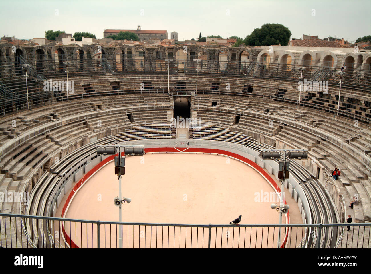 Anfiteatro Romano (aka The Arena). Ad Arles. Bouches du Rhône. Provenza. Francia Foto Stock