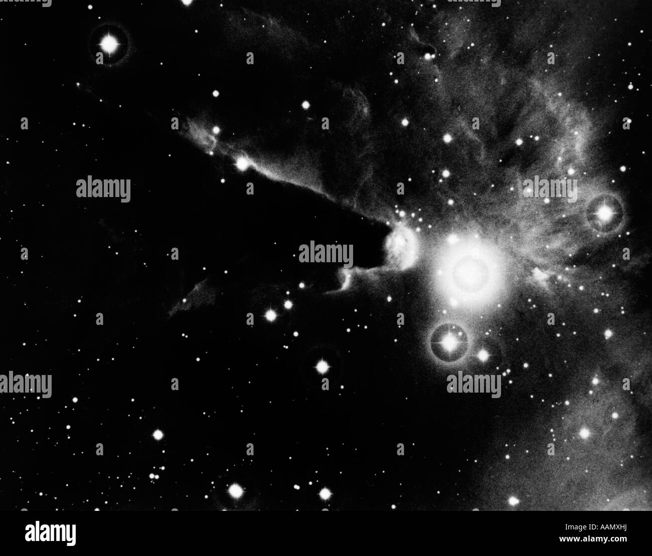 Degli anni Cinquanta LO SPAZIO ESTERNO SHOT di nuvolosità IN STAR CLUSTER Foto Stock