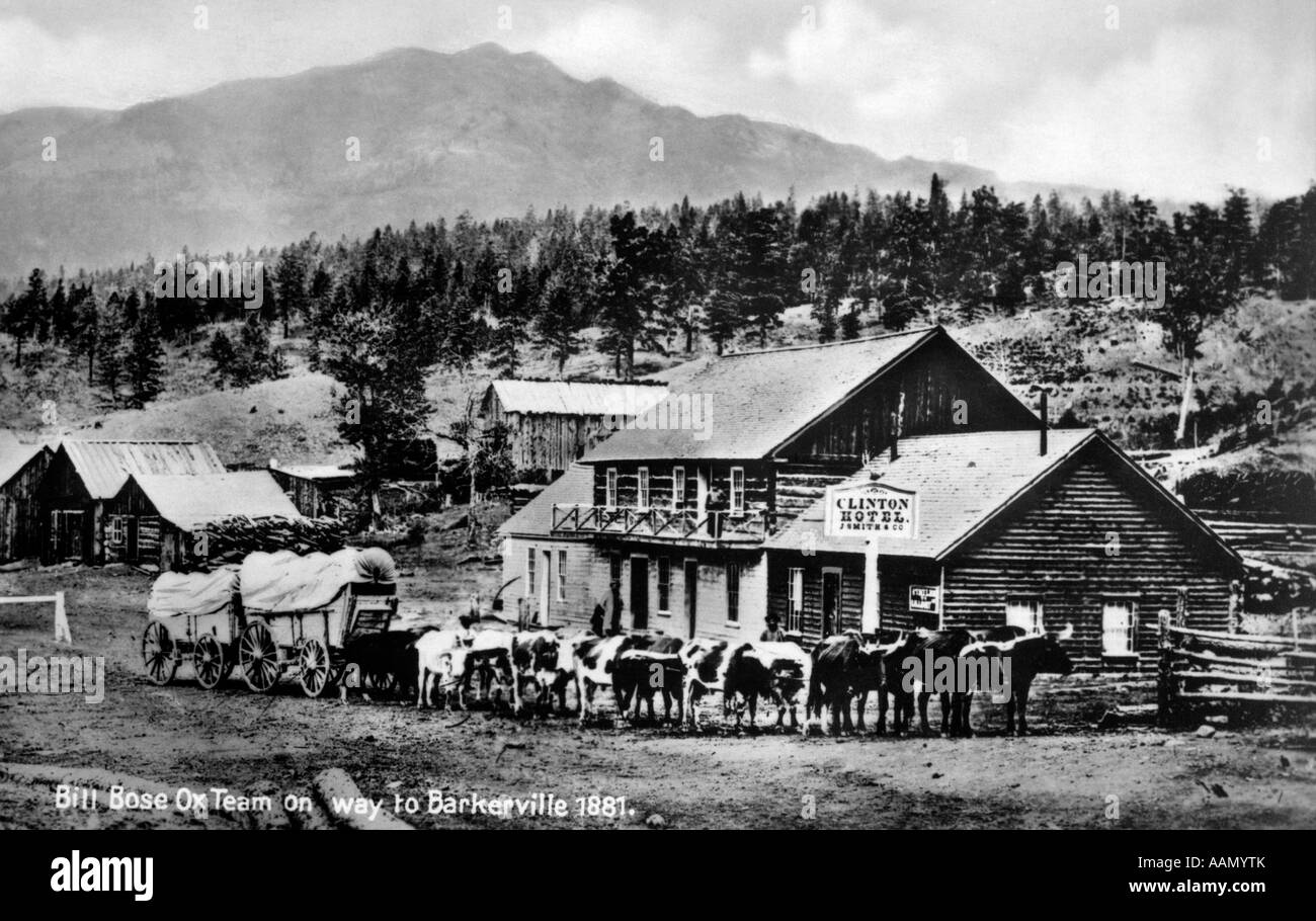 1880 1881 BILL BOSE OX TEAM SUL MODO DI BARKERVILLE carro coperto frontiera CLINTON HOTEL dalla vecchia cartolina IN CANADA Foto Stock