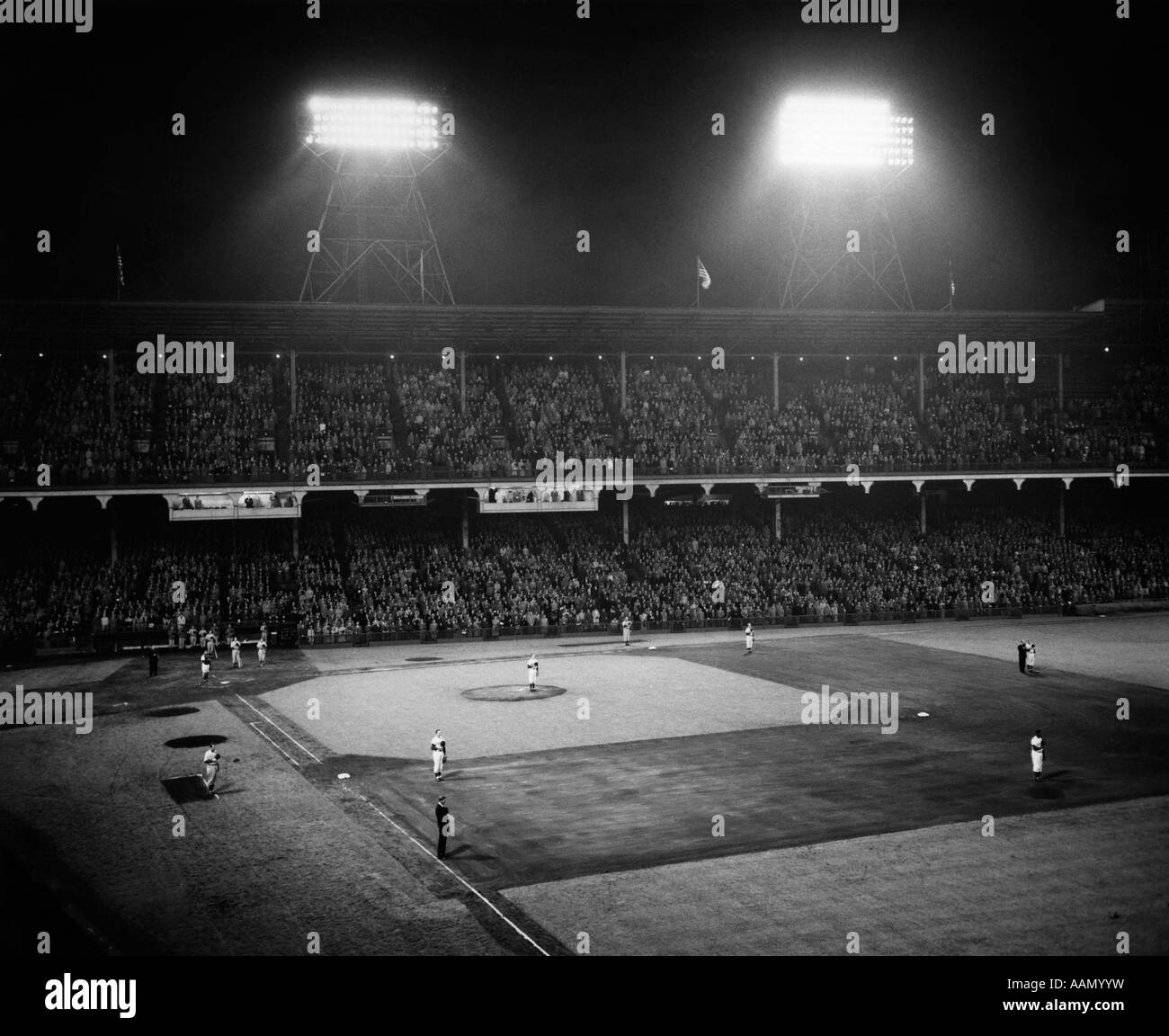 1940s 1947 Baseball gioco EBBETS FIELD BROOKLYN NEW YORK I GIOCATORI IN PIEDI PER INNO NAZIONALE Foto Stock
