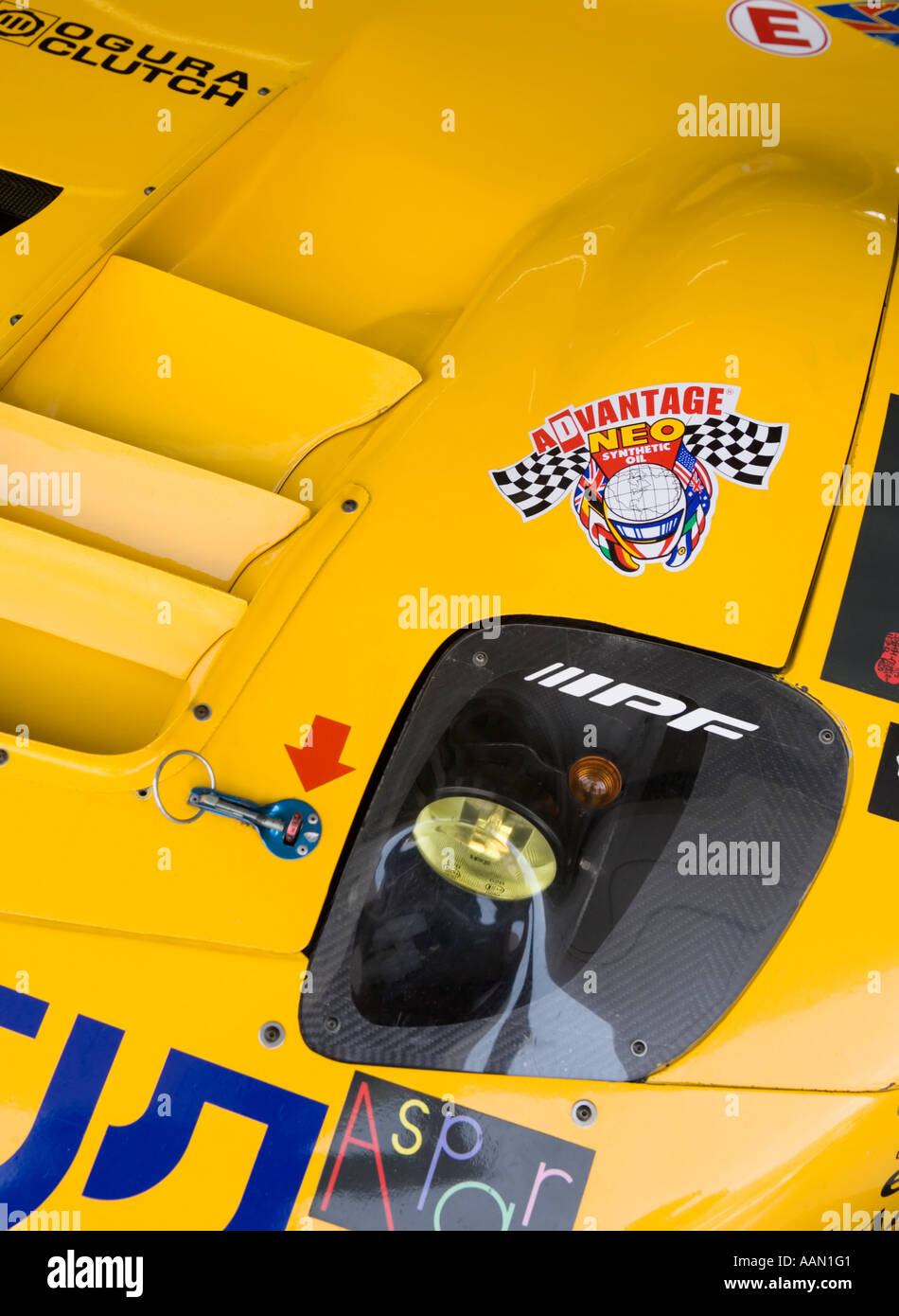 Il faro e la sezione del cofano di un giallo Giappone GT racing car, Sepang International Circuit, Malaysia Foto Stock