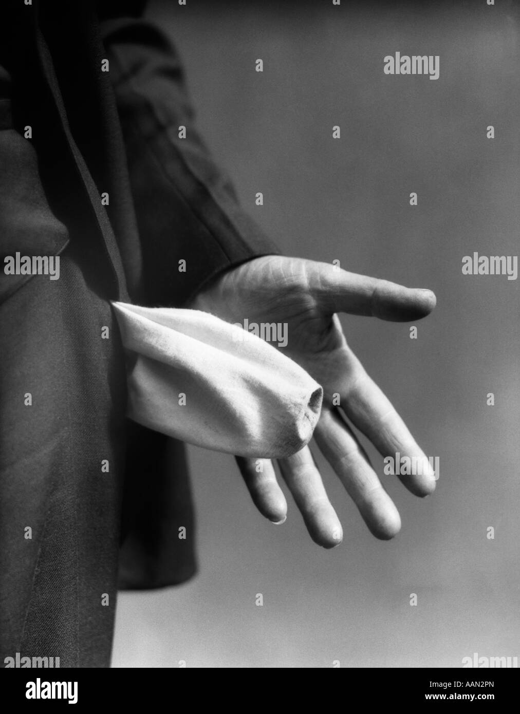 1930s MAN MANO vuota di tornitura tasca dei pantaloni dentro e fuori Foto Stock