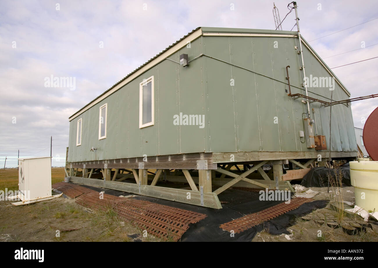 Eschimese casa costruita al di sopra del permafrost shishmaref in Alaska una comunità sotto minaccia come le sue case sono lavati in mare dal Foto Stock