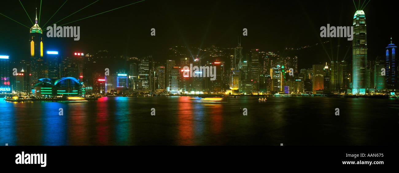 Vista panoramica dell'Isola di Hong Kong vista da Kowloon Foto Stock